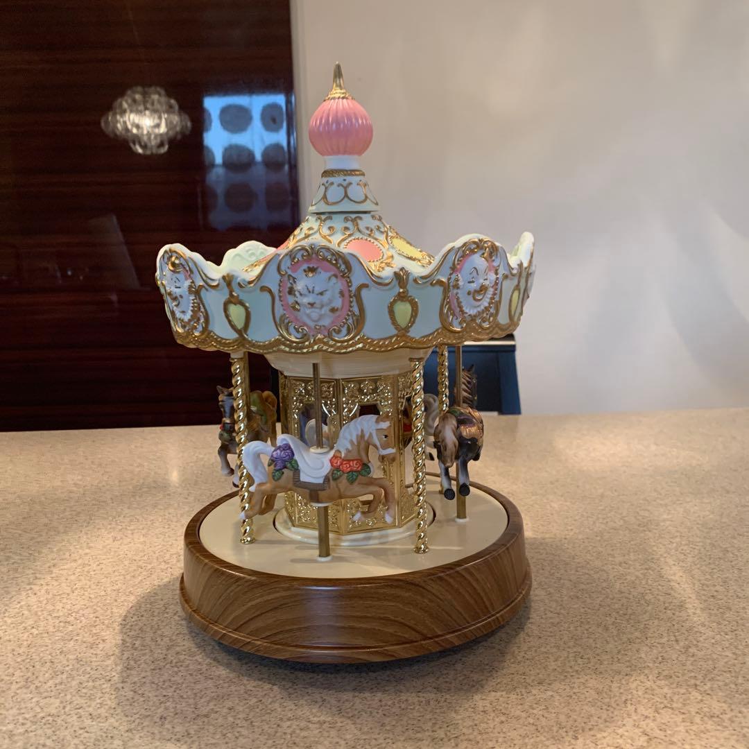 【新品　未使用】小樽　メリーゴーランド オルゴール　高さ36cm横幅25cm