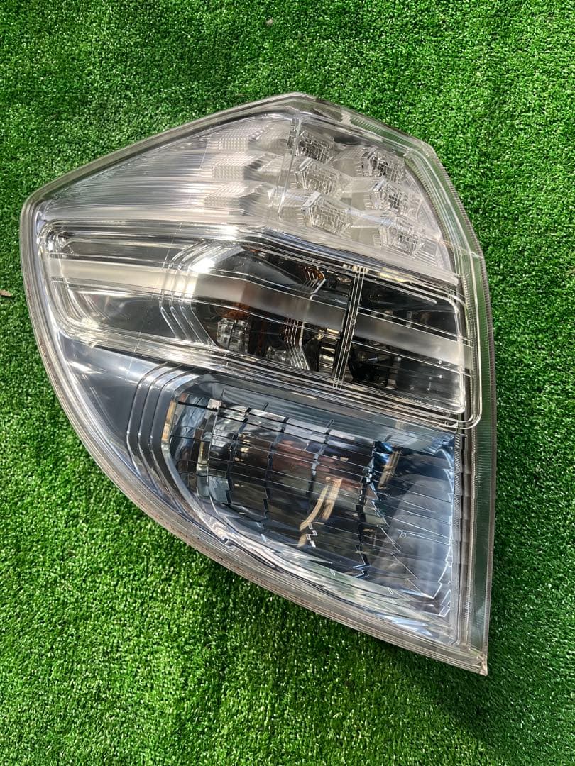 GP1 フィット　左右テールランプ　クリアレンズ