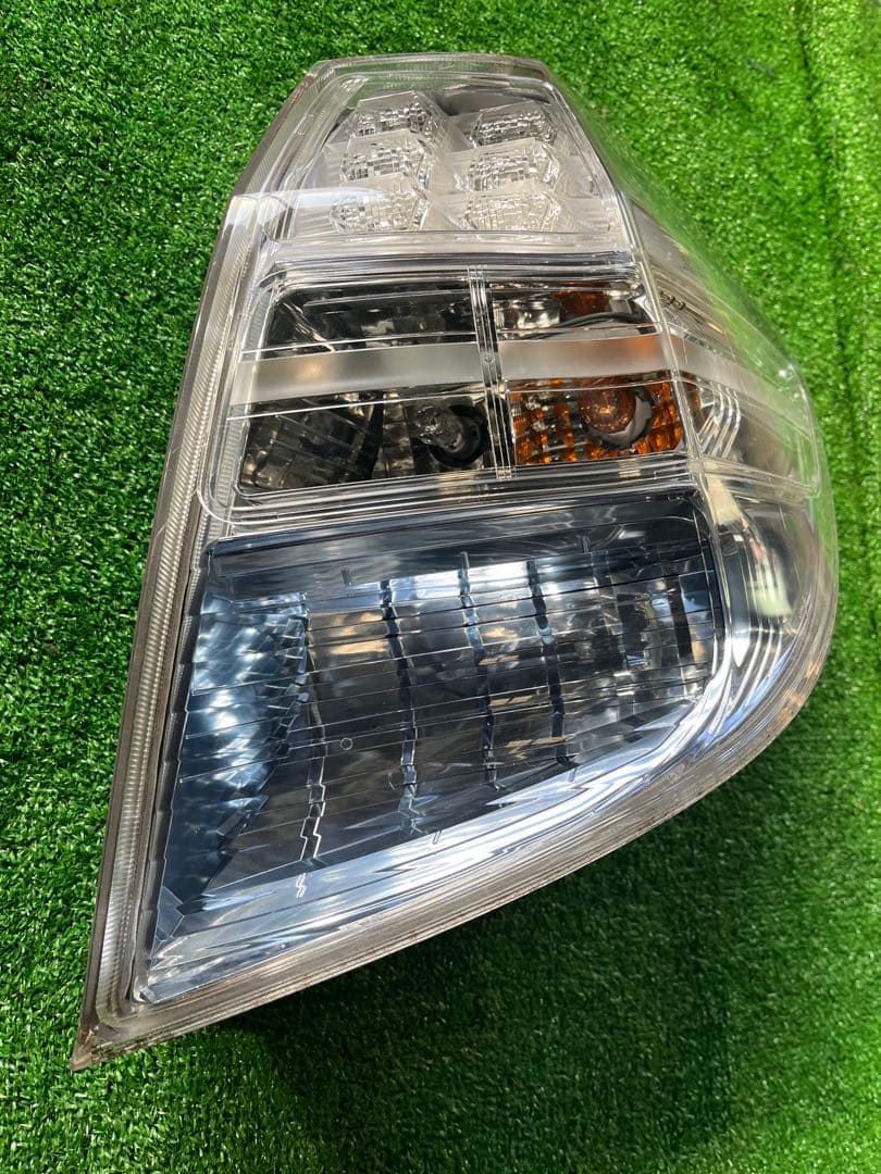 GP1 フィット　左右テールランプ　クリアレンズ