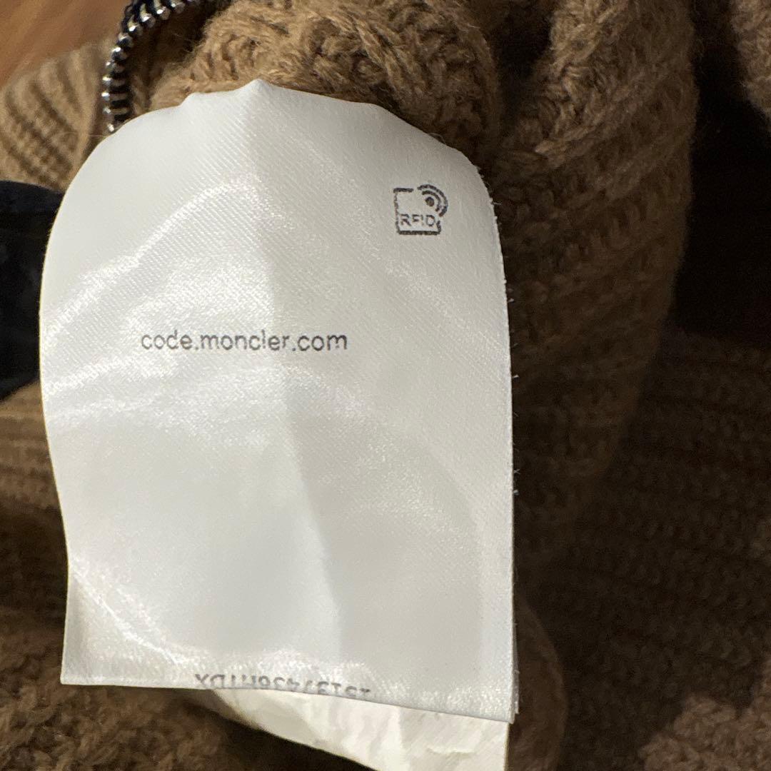 MONCLER ベージュ タートルネック ニット　メンズ