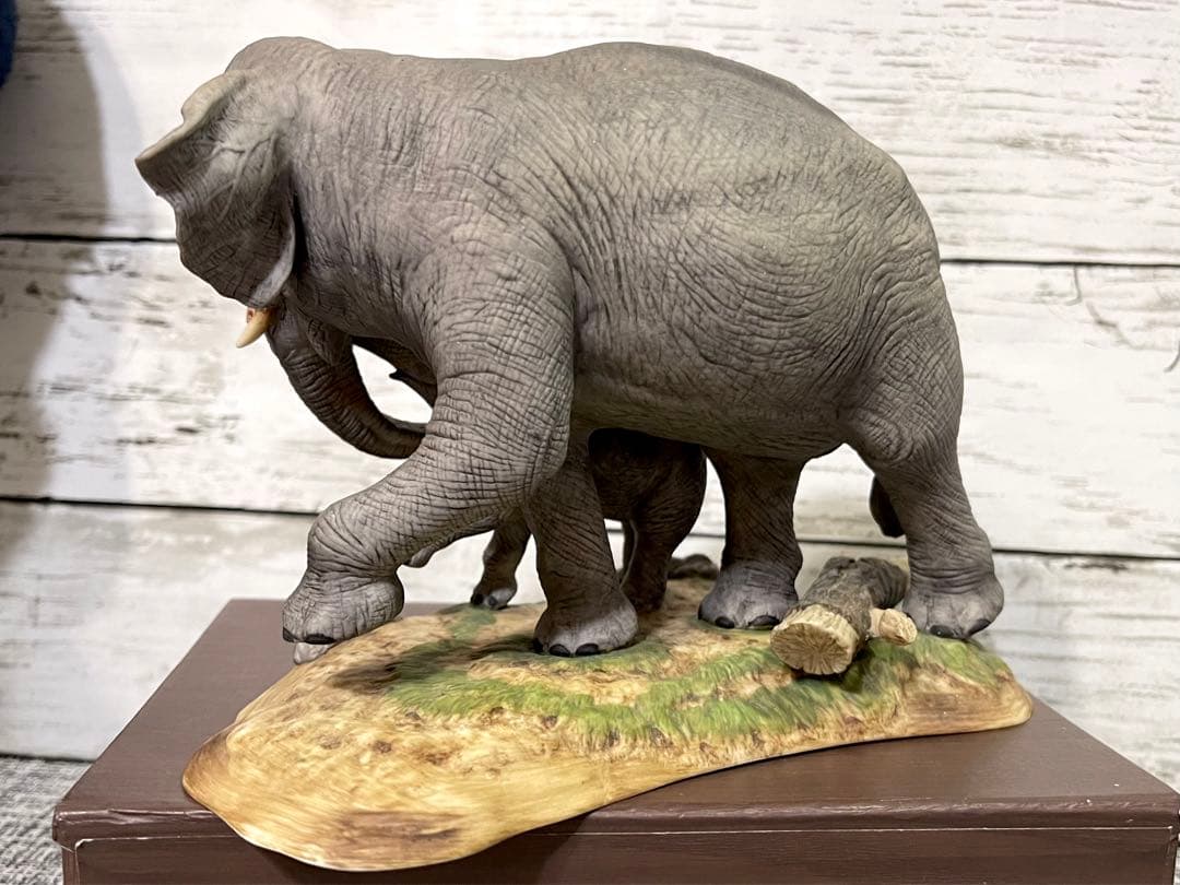 LENOX製　1985年　7大陸の野生動物シリーズ　アジア象の親子　陶器置物