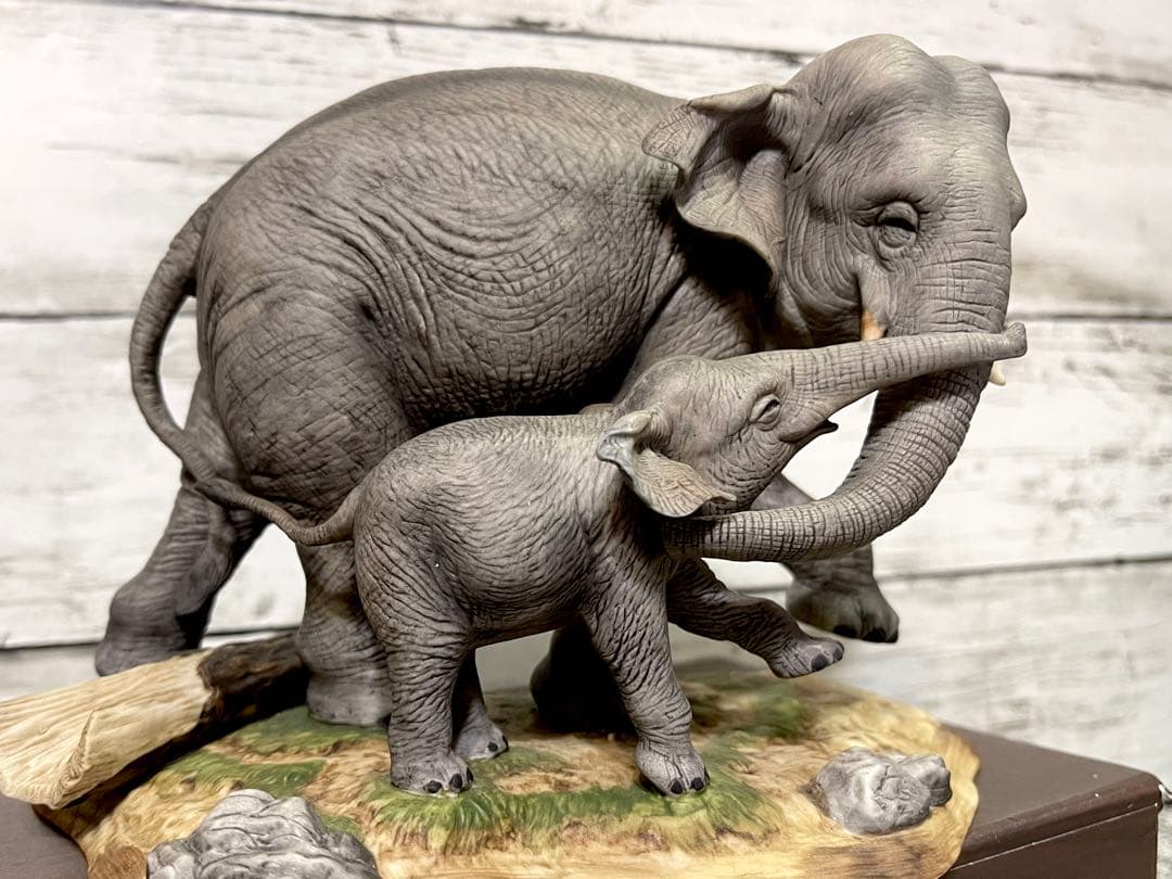 LENOX製　1985年　7大陸の野生動物シリーズ　アジア象の親子　陶器置物