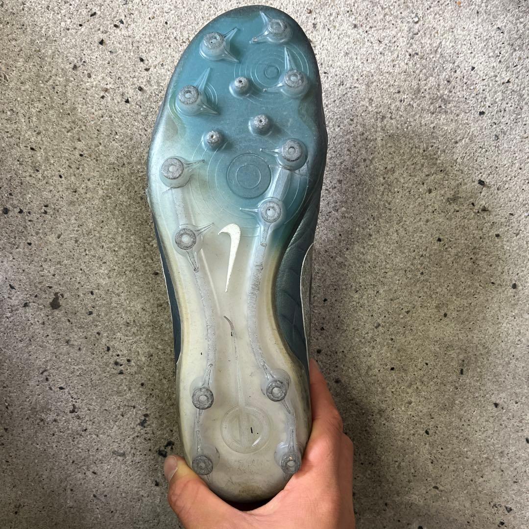 ナイキ ティエンポ 限定色 紐なし