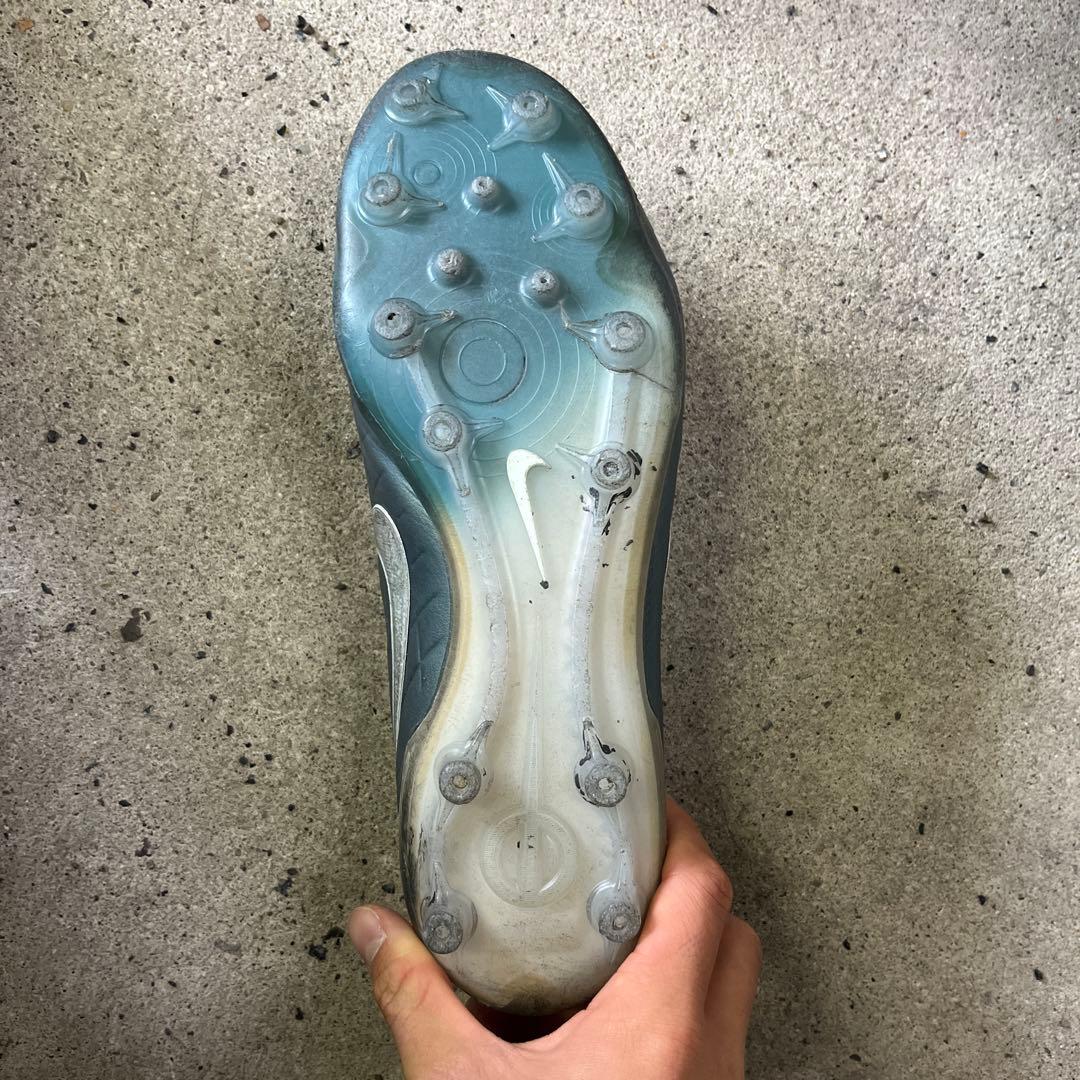 ナイキ ティエンポ 限定色 紐なし