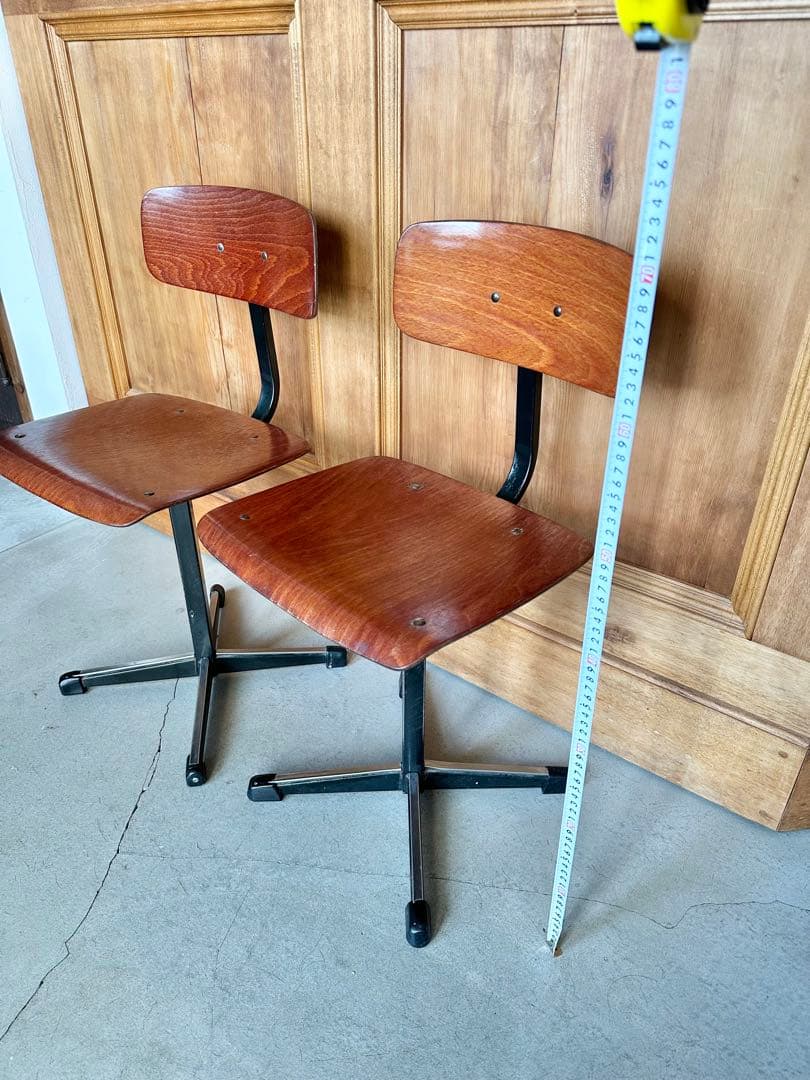 今が買い。値下げしました！ ヨーロッパアンティーク木製2脚セット