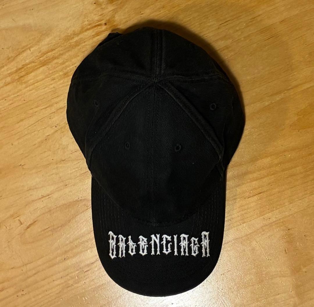 【CatNap】バレンシアガ タトゥーロゴ 刺繍 キャップ ゴシックロゴ