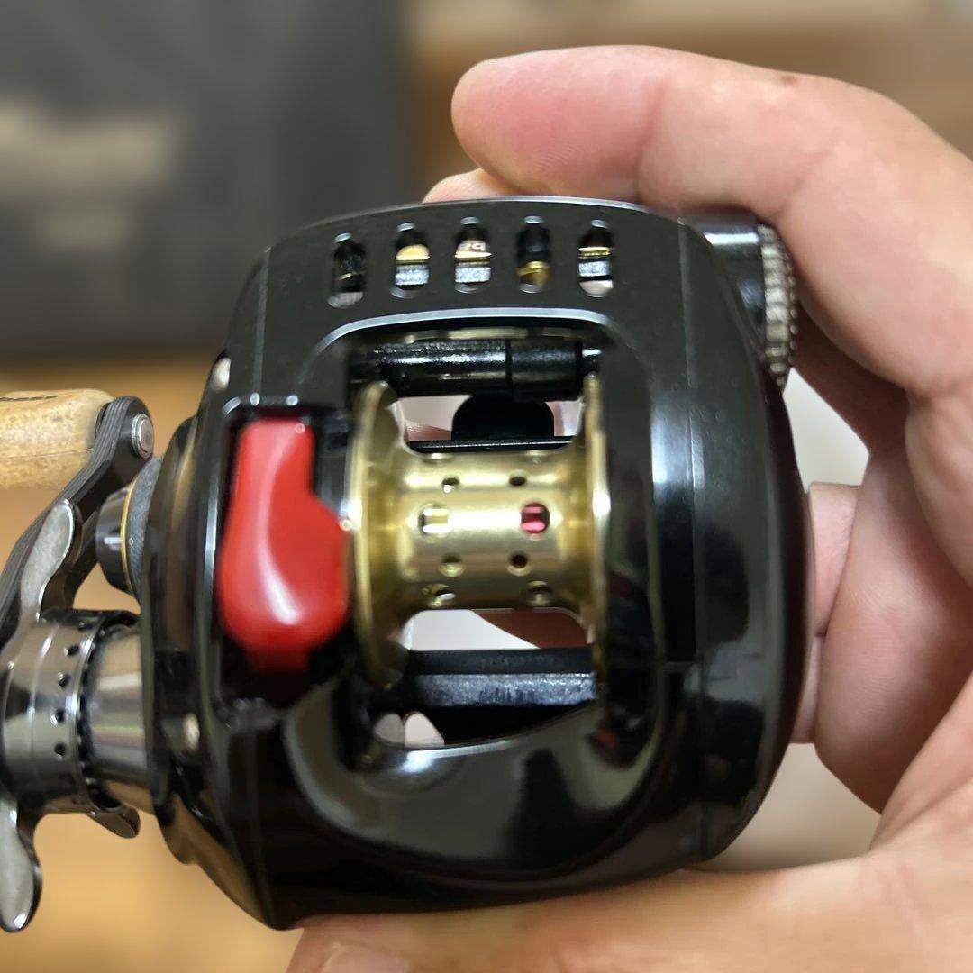 美品　Megabass Orochi 左巻きリール 7.1:1