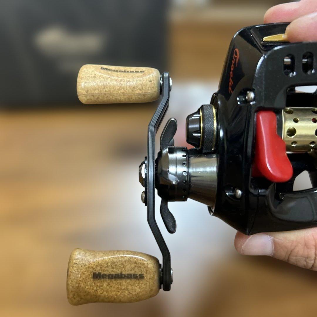 美品　Megabass Orochi 左巻きリール 7.1:1
