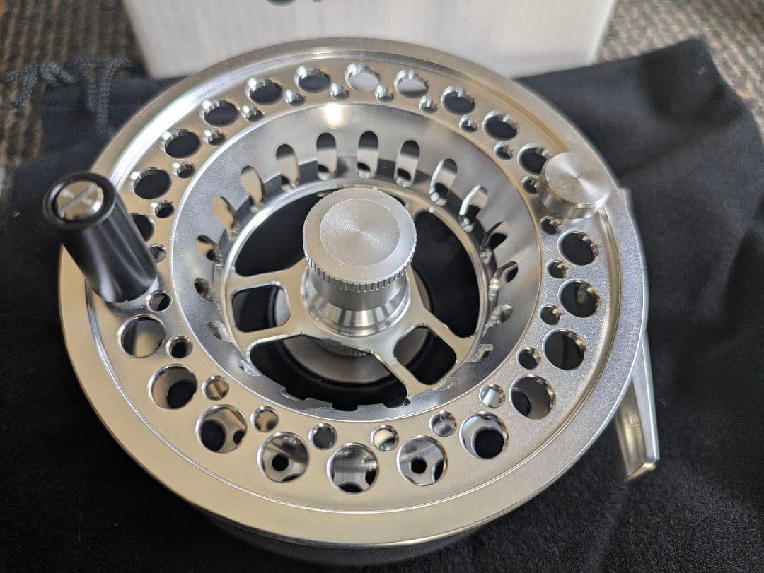 TIEMCO ティムコ オラクル VLA-R V シルバー フライリール