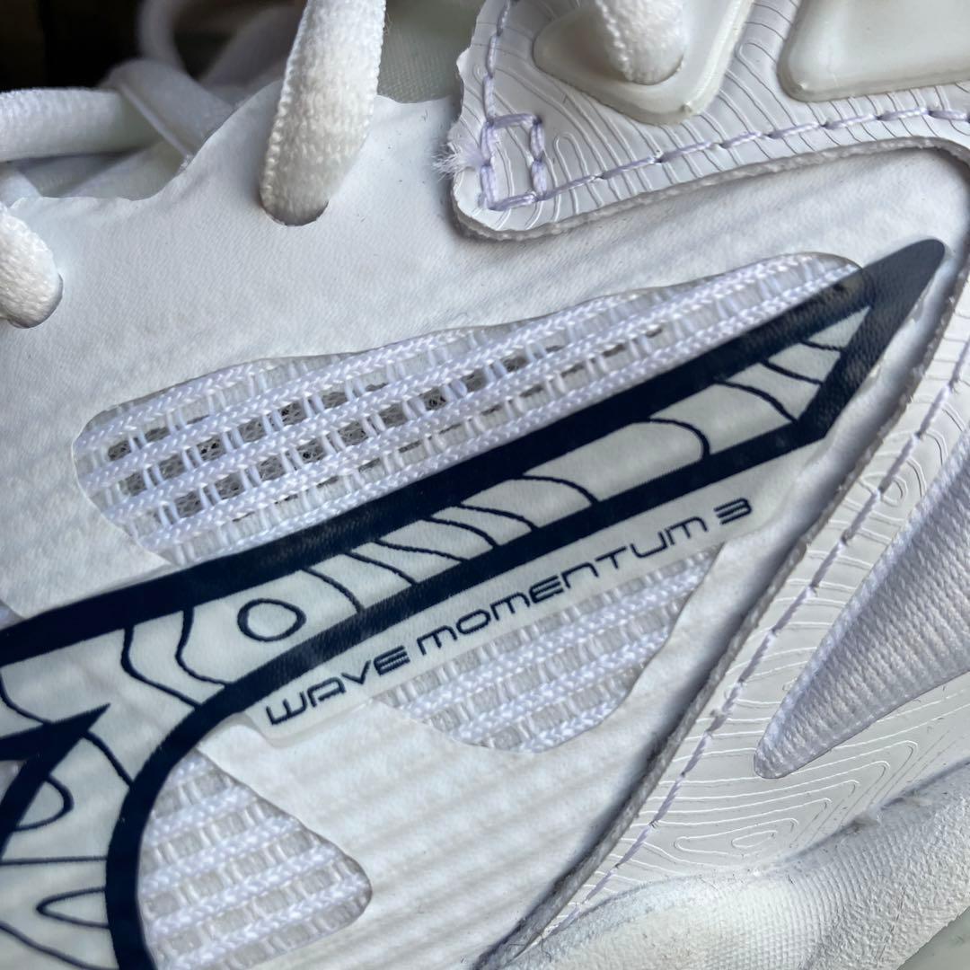 ミズノ　バレーボールシューズ　ウェーブモーメンタム3 23.5 室内履き