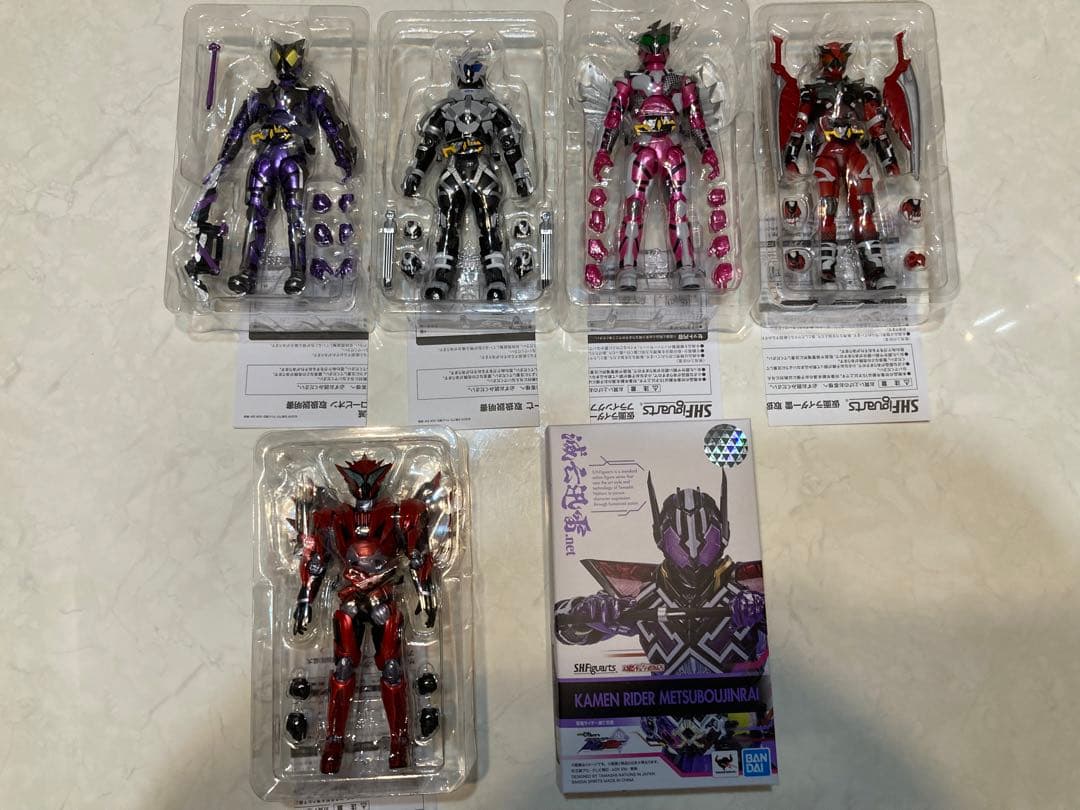 非接触⭐️滅亡迅雷.net 仮面ライダー6体＋アクリルロゴディスプレイセット