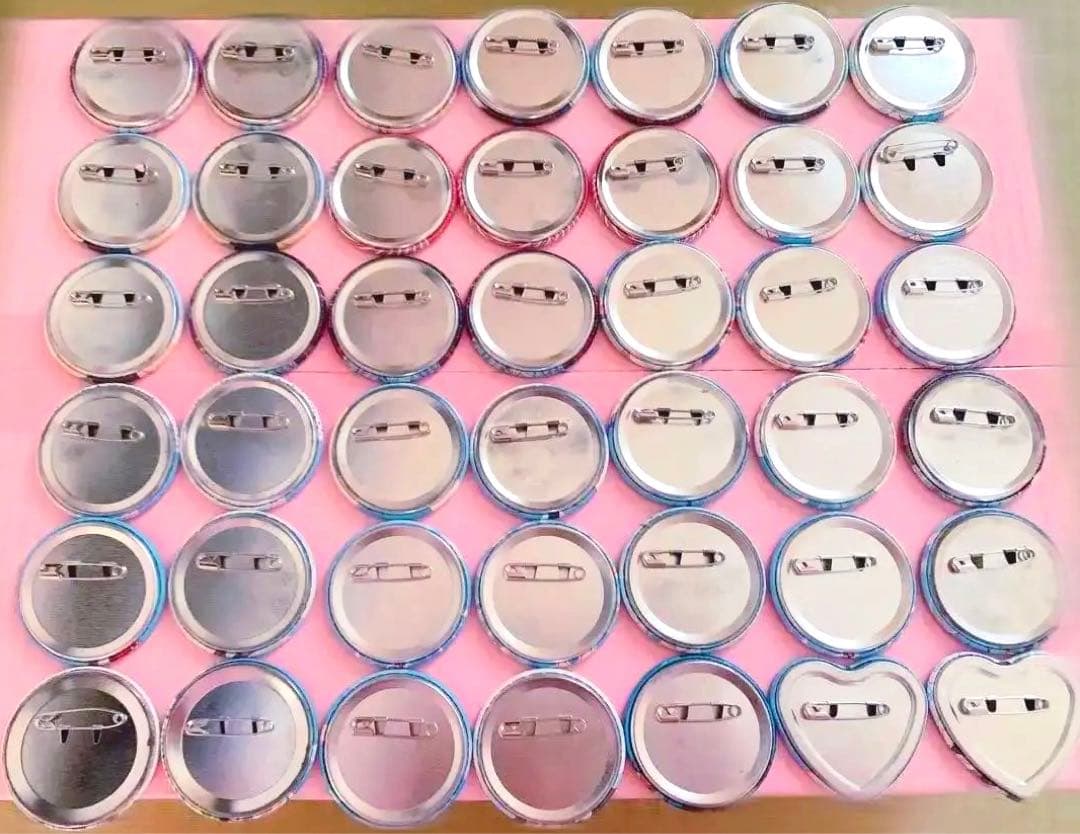 ころんくん缶バッチ42個セット