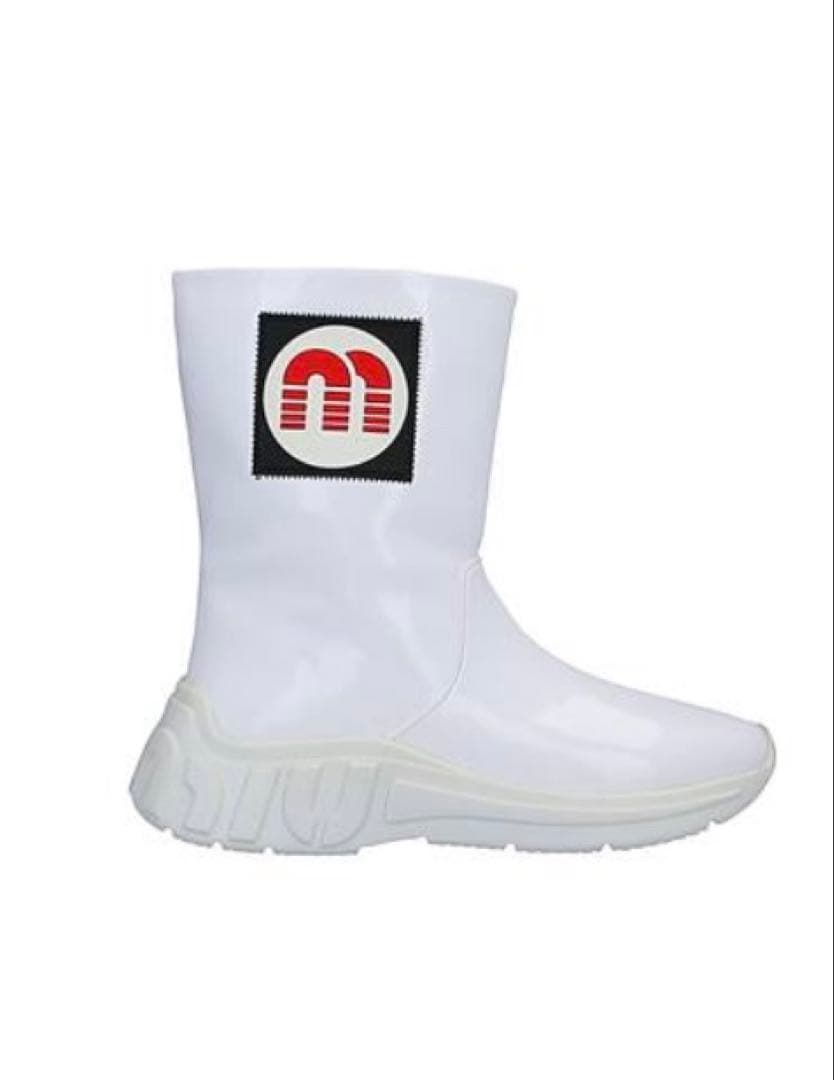 miumiu ホワイト ロゴ付き ショートブーツ