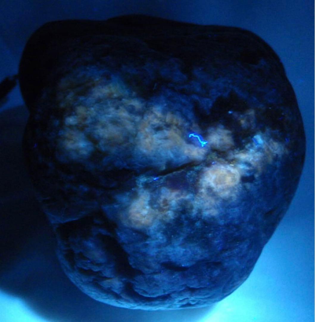 糸魚川コランダム　原石　ひすい　糸魚川翡翠　コン沢　国産鉱物　水石　根付