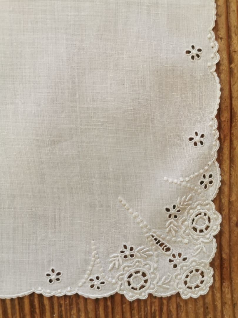 アンティークフランス アイレット向日葵＆小花 プチスカラップ とろみリネンクロス