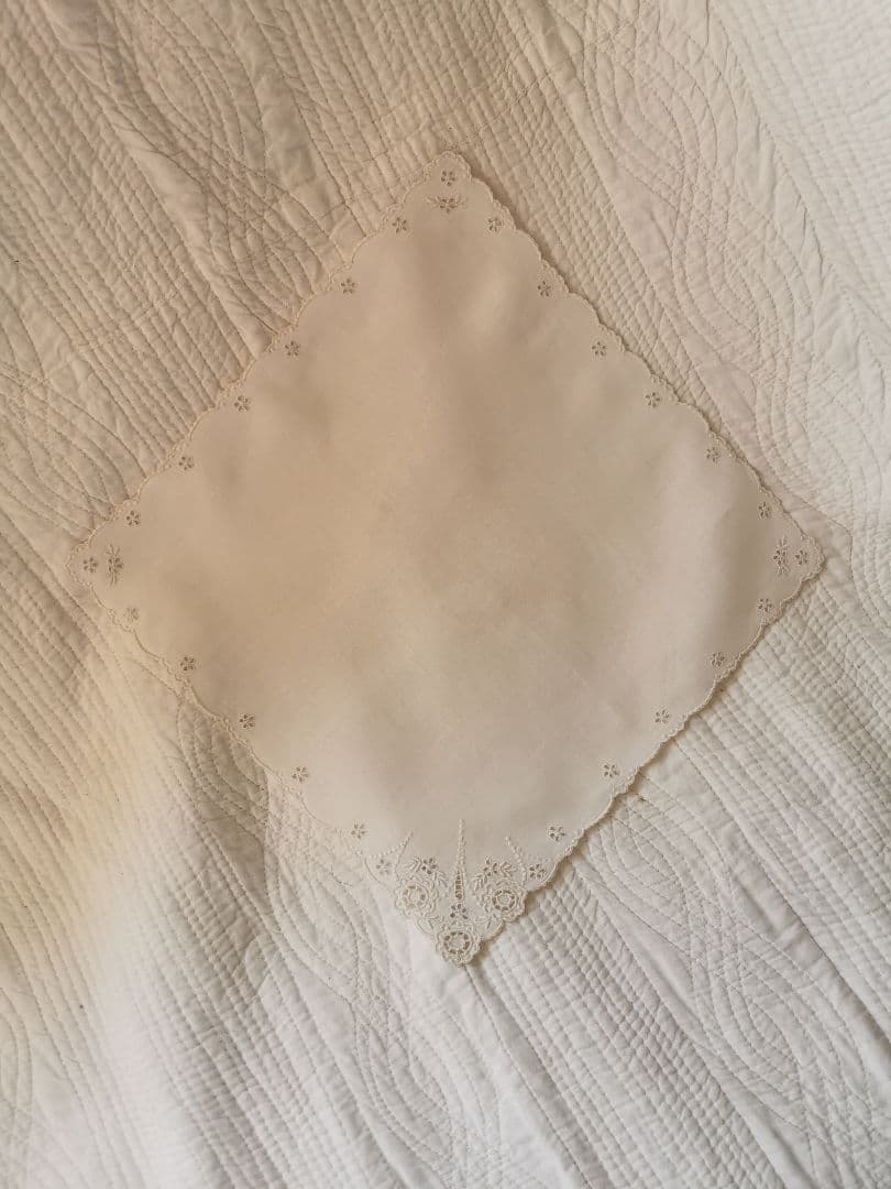 アンティークフランス アイレット向日葵＆小花 プチスカラップ とろみリネンクロス