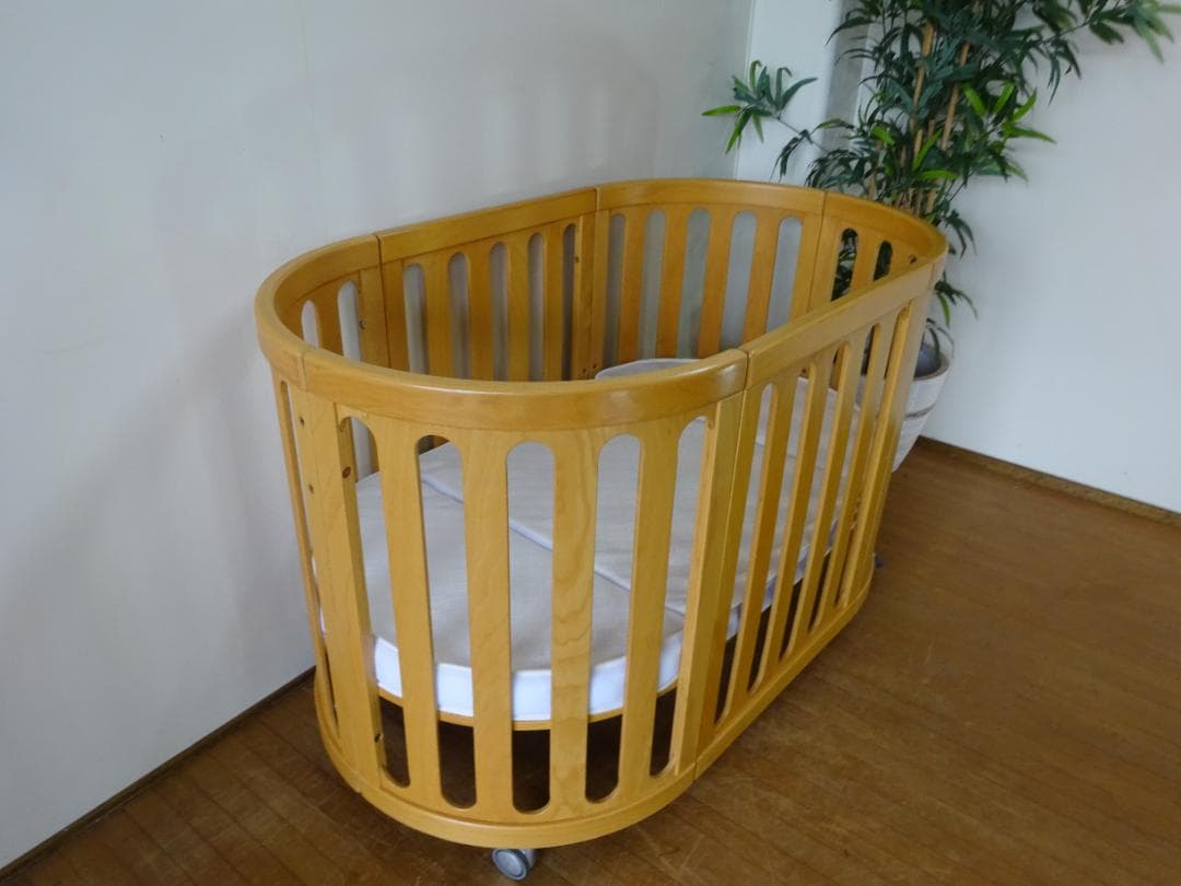 ベビーベッド　ベビーサークル　木製　マットレス付き　（検）ストッケ