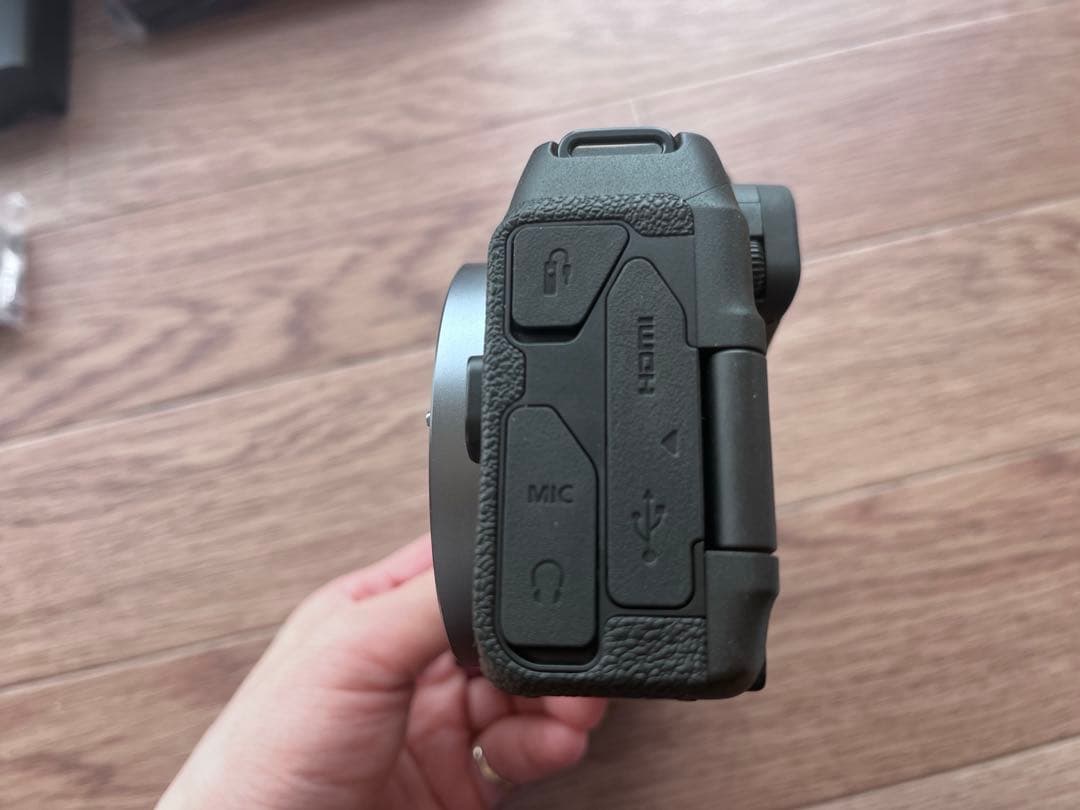 Canon EOS R8 ボディー