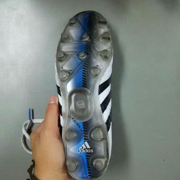 adidasのサッカースパイク 11pro 25,5cmです。
