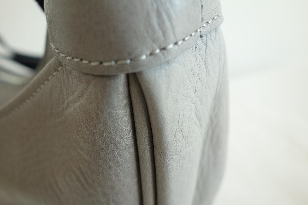 【美品】 aniary [アニアリ] ショルダーバッグ （ライトグレー）