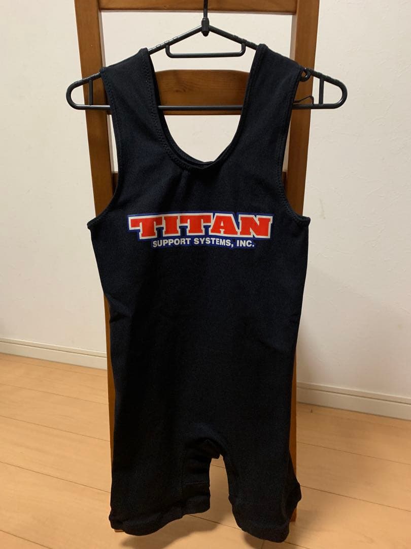 TITAN トライアンフ　Sサイズ