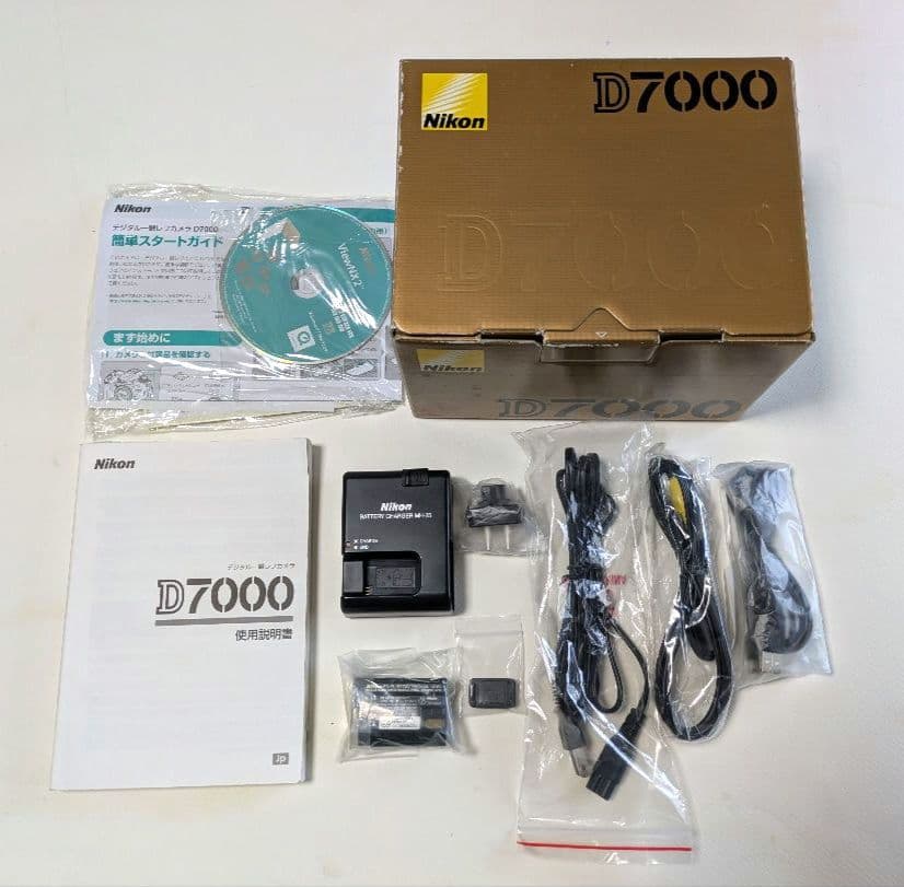 ニコンD7000ボディ 純正バッテリーグリップ(MB-D11)付き 防湿庫保管
