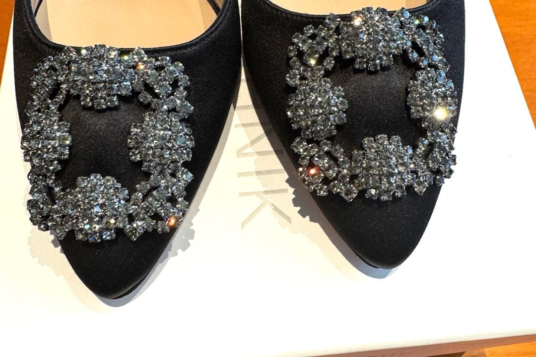 MANOLO BLAHNIK ビジュー付きブラックミュール　36サイズ