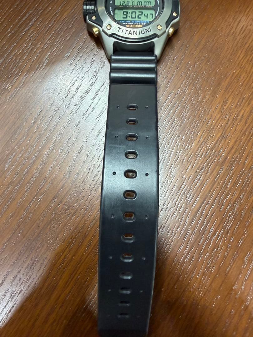 美品 カシオ潜水王DEP-700チタン製ダイバーズウォッチ