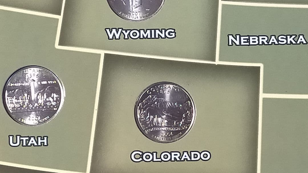 ♥♥。アメリカ25セントクォーター50州記念アルバム(56枚在中)。