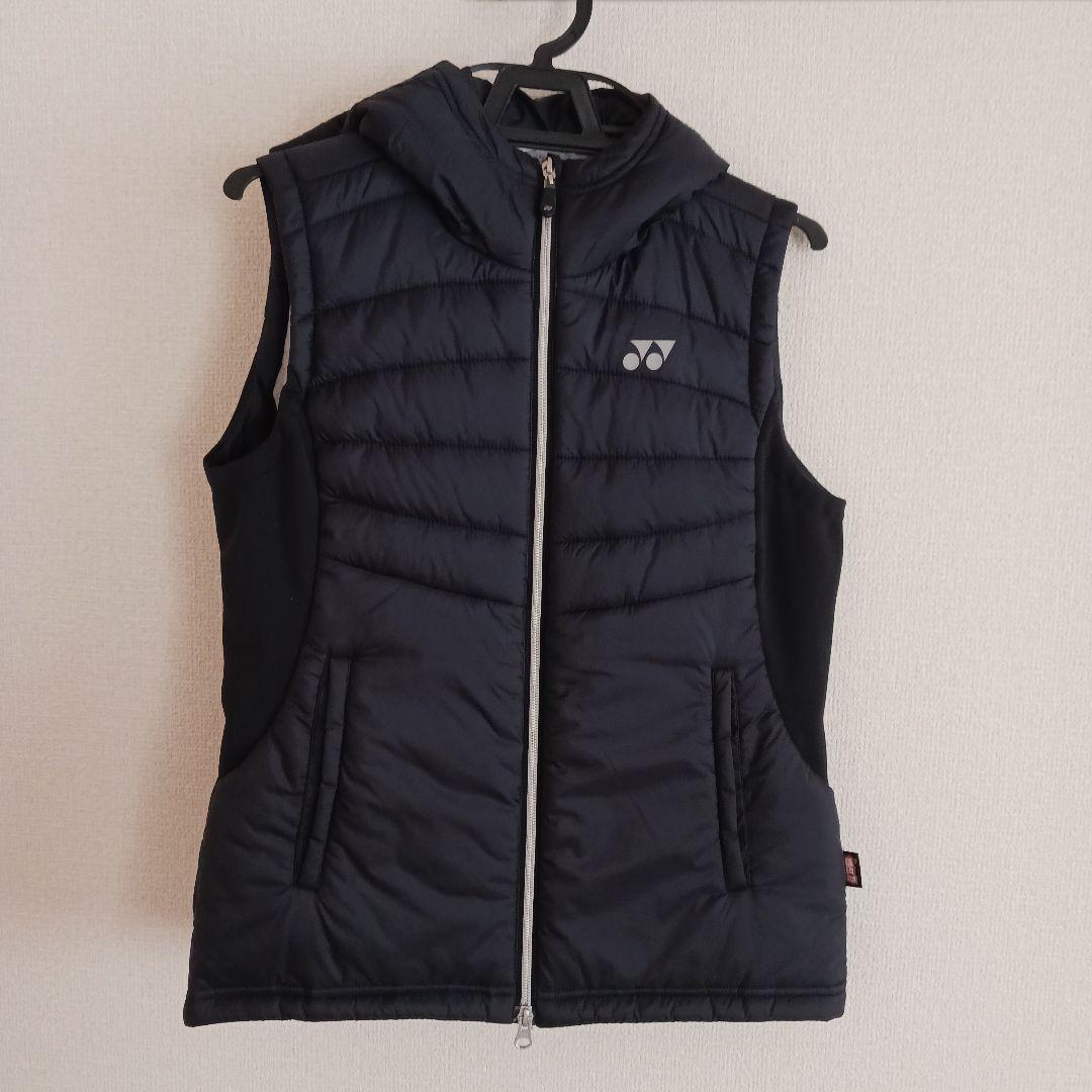 YONEX フード付きブラック中綿ベスト　レディースM