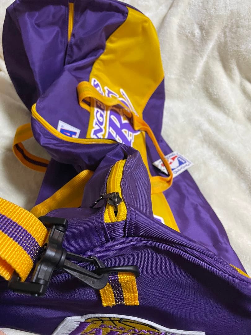 新品タグ付き！NBA ロサンゼルス レイカーズ ドラムバッグ ボストンバッグ