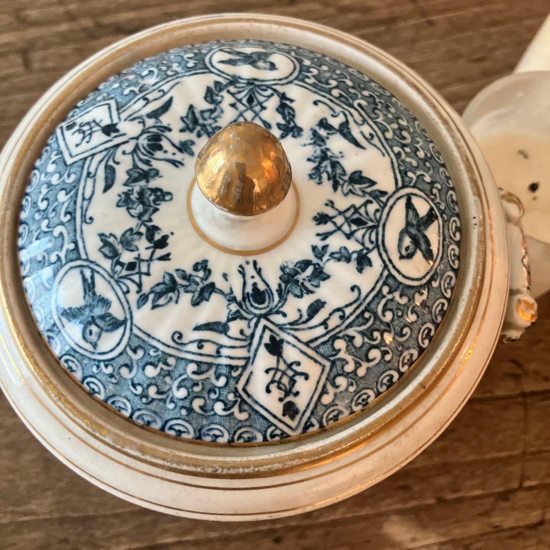 フランスアンティークの小物入れ