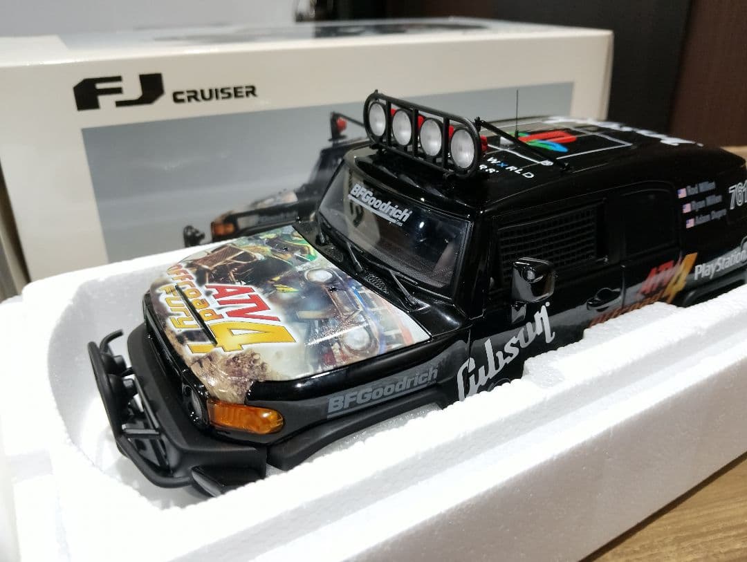 1/18 オートアート　トヨタ　FJクルーザー　ミニカー　ブラック　PS　ソニー