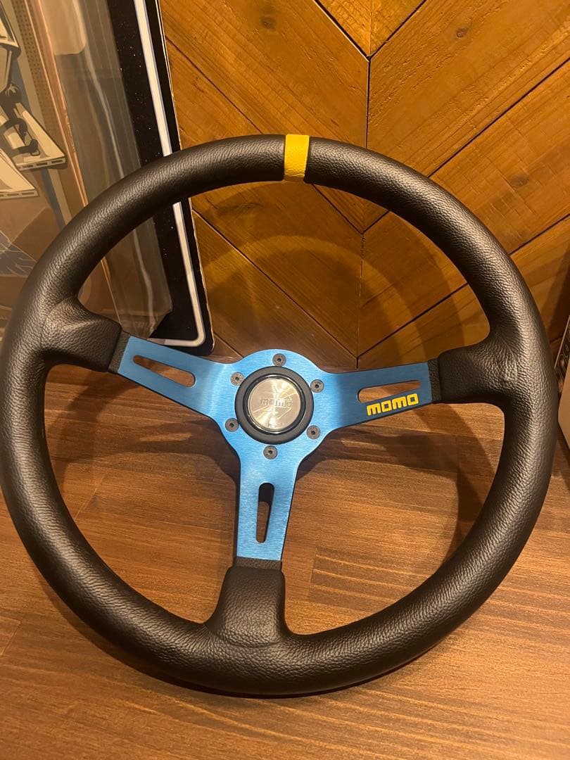 Momoステアリング　35パイ　ほぼ新品