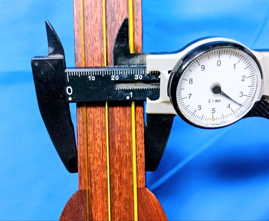 津軽三味線 東さわり 2940g 棹幅31.5ミリ　表皮張り替え済　ケース付