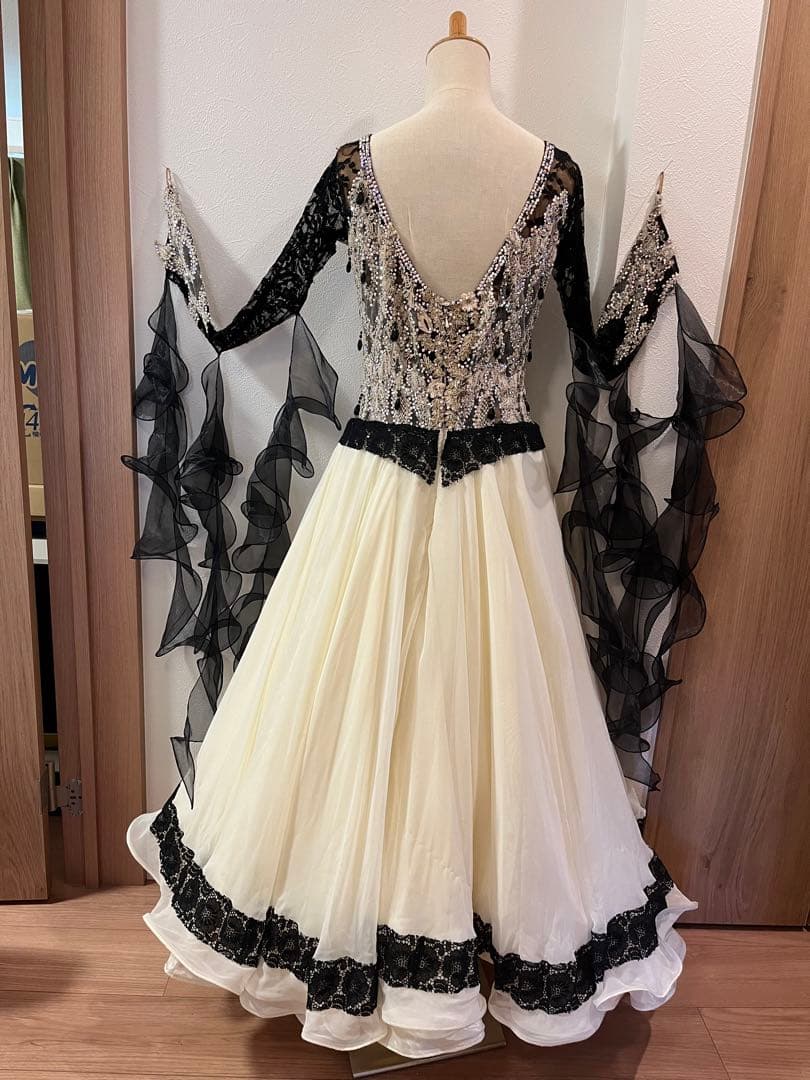 社交ダンス　ドレス ジャンティ クリーム　黒　ブラック　スタンダードドレス