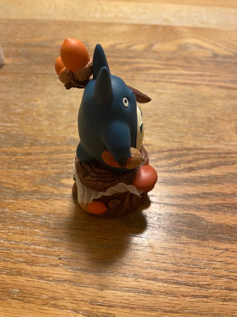 トトロ　置き物　どんぐりよいこらせ