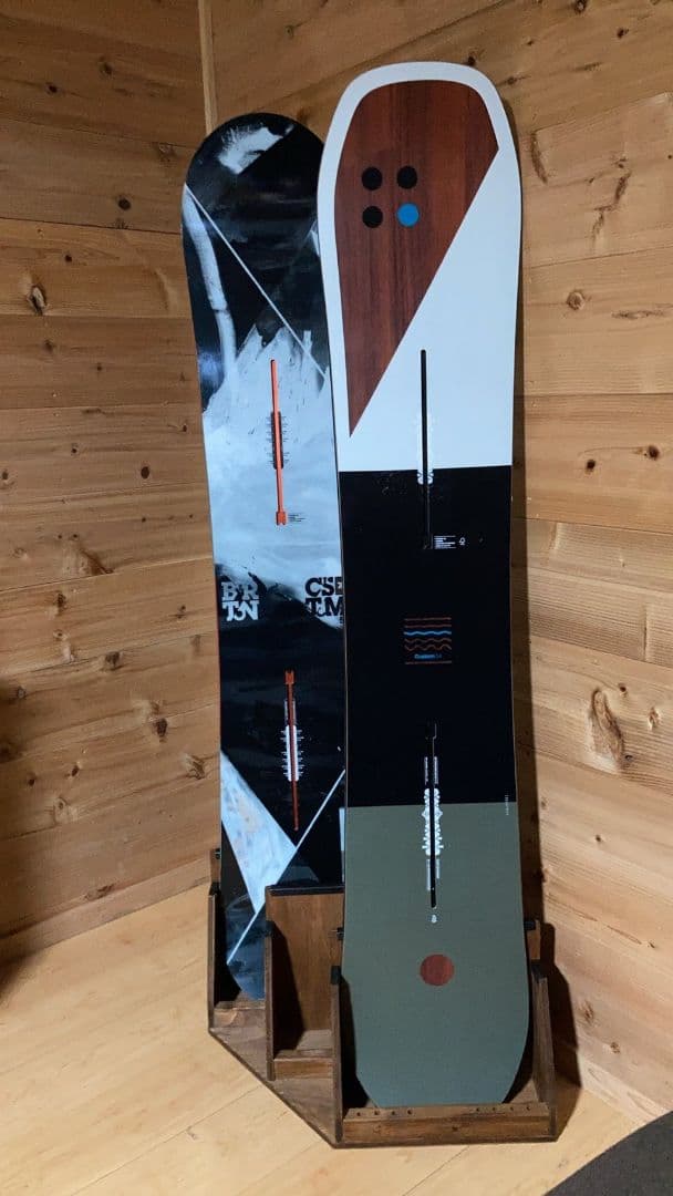 スノーボードスタンドラック　３本用　右側用　カラーウォルナット　ハンドメイド