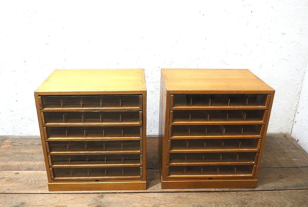 1410 ②レトロなミシン糸のガラスケース　収納棚　コレクション　ヴィンテージ