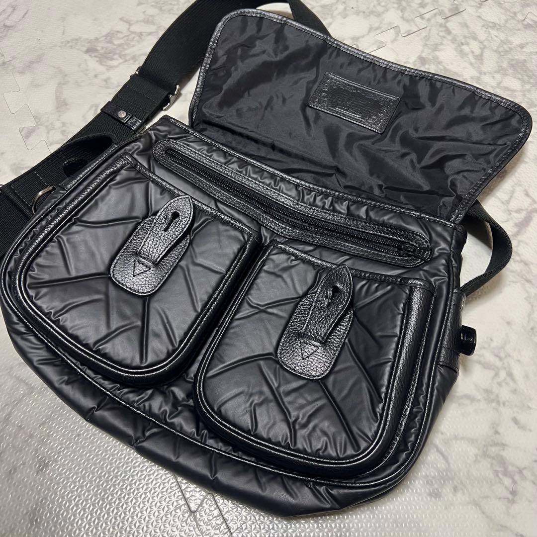 ハンティングワールド　バチュークロス　黒　メッセンジャーバック　ショルダーバック