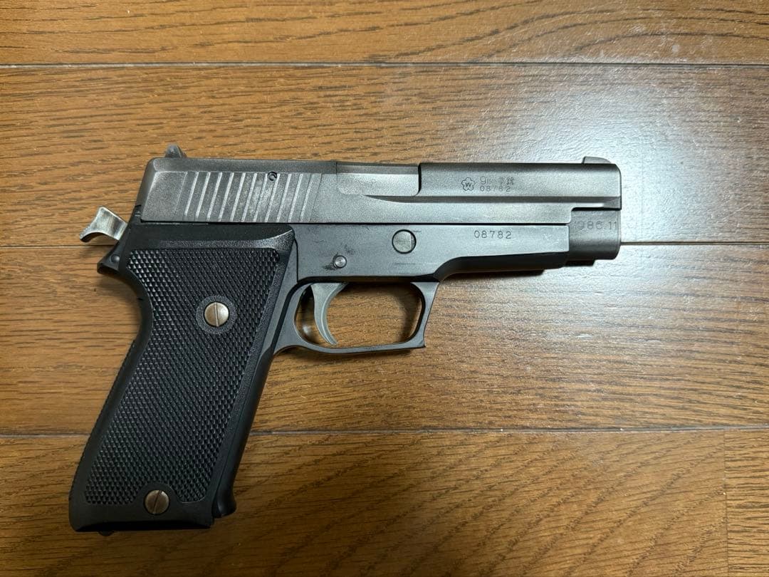 タナカ　ガスガン　陸上自衛隊　9mm拳銃　P220IC 予備マガジン付き