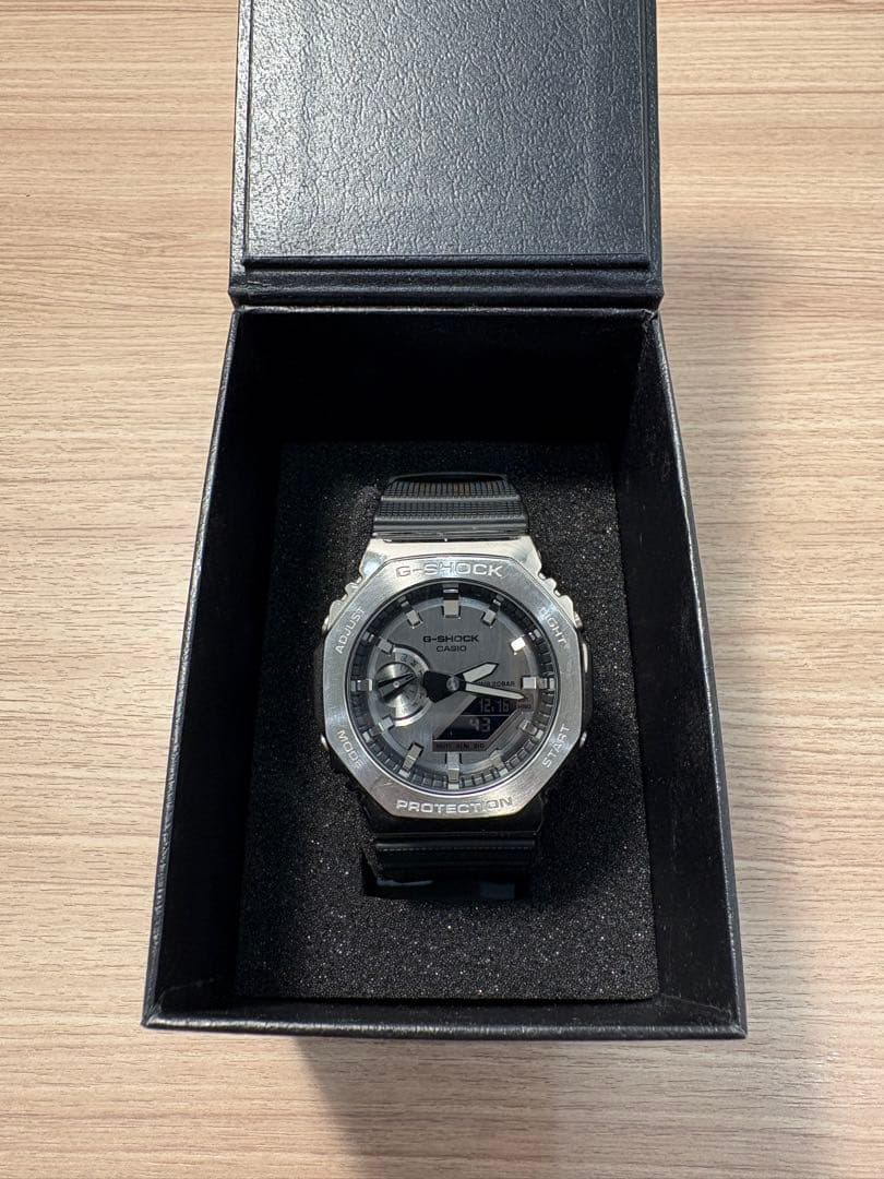 極美品　カシオ　G–SHOCK GM−2100–1AJF シルバー