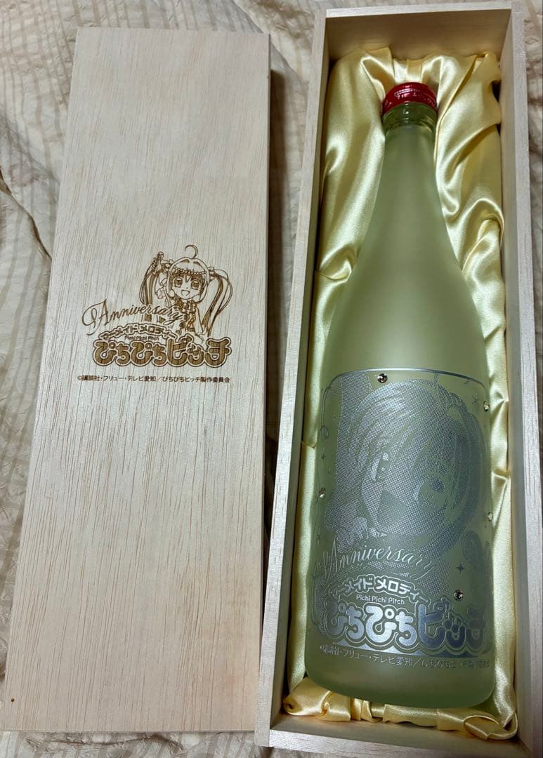 ぴちぴちピッチ 20周年記念 七海るちあデザイン「彫刻ボトル」 空瓶
