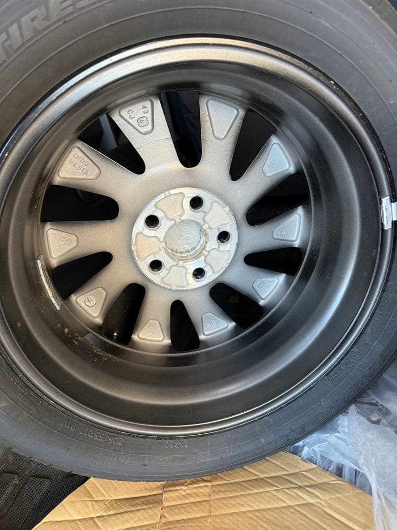 90ノア前期 純正タイヤ