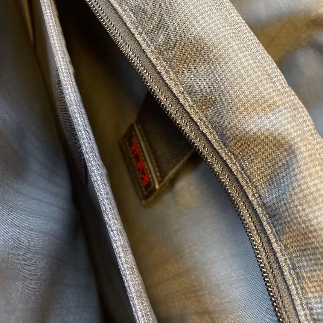 TUMI グレー ビジネスバッグ