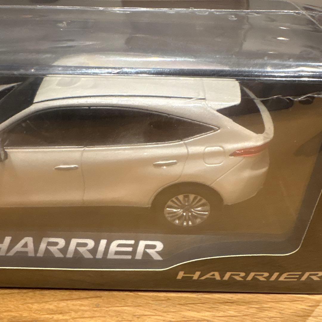 新品未使用　カラーサンプル　トヨタ　ハリアー　ホワイトパールクリスタルシャイン