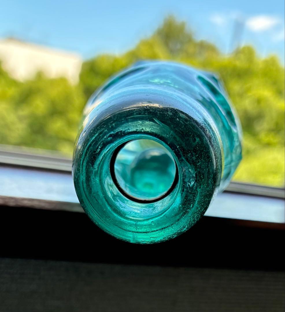 昭和レトロ　戦前エンボスラムネ瓶　おまけ付き　　　　レトロ缶ジュース　スプライト