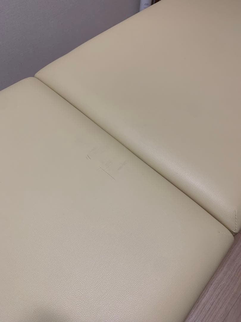 軽量木製折りたたみ　合皮　マッサージベッド　ベージュ