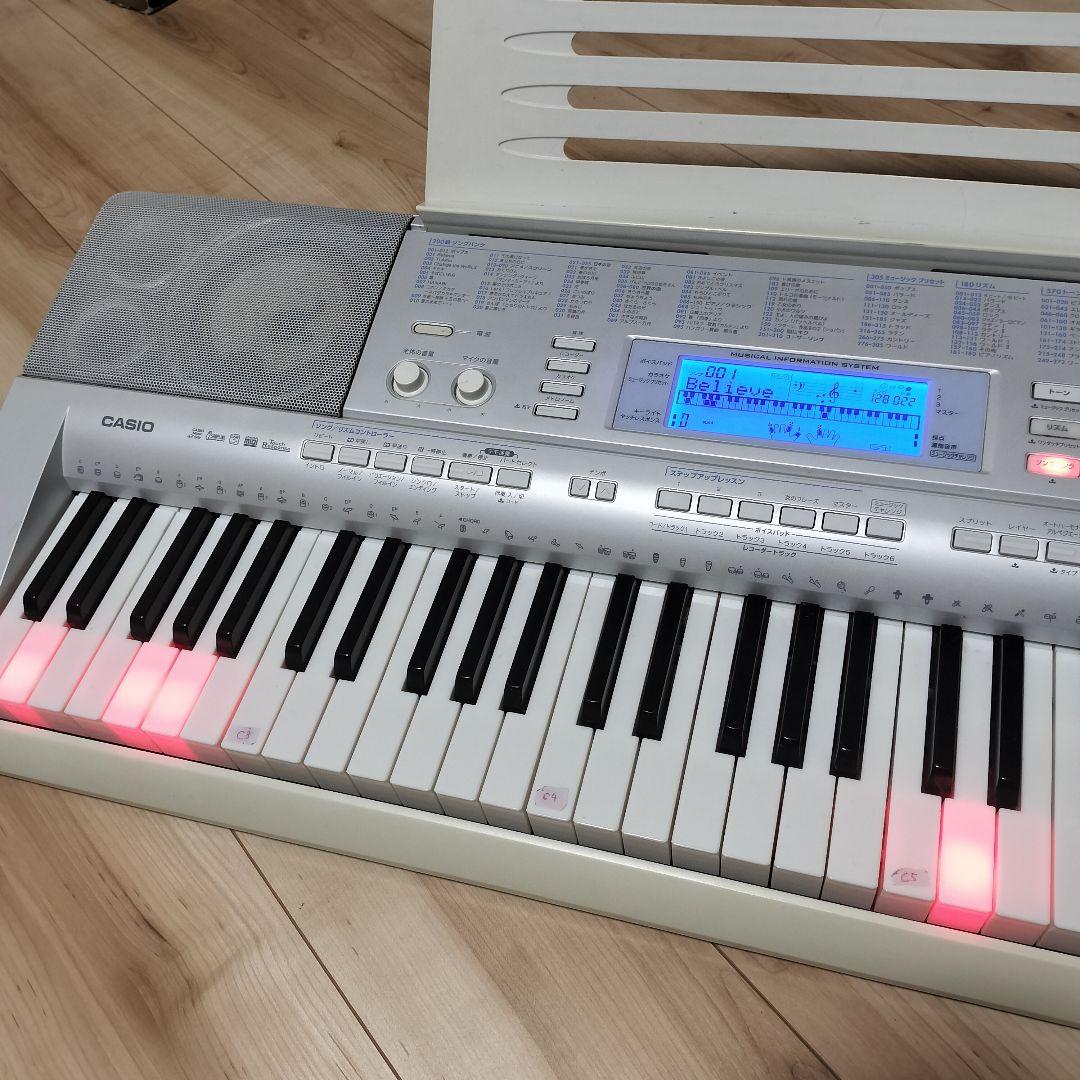 CASIO 電子キーボード 光ナビ 61鍵盤 ホワイト LK-207