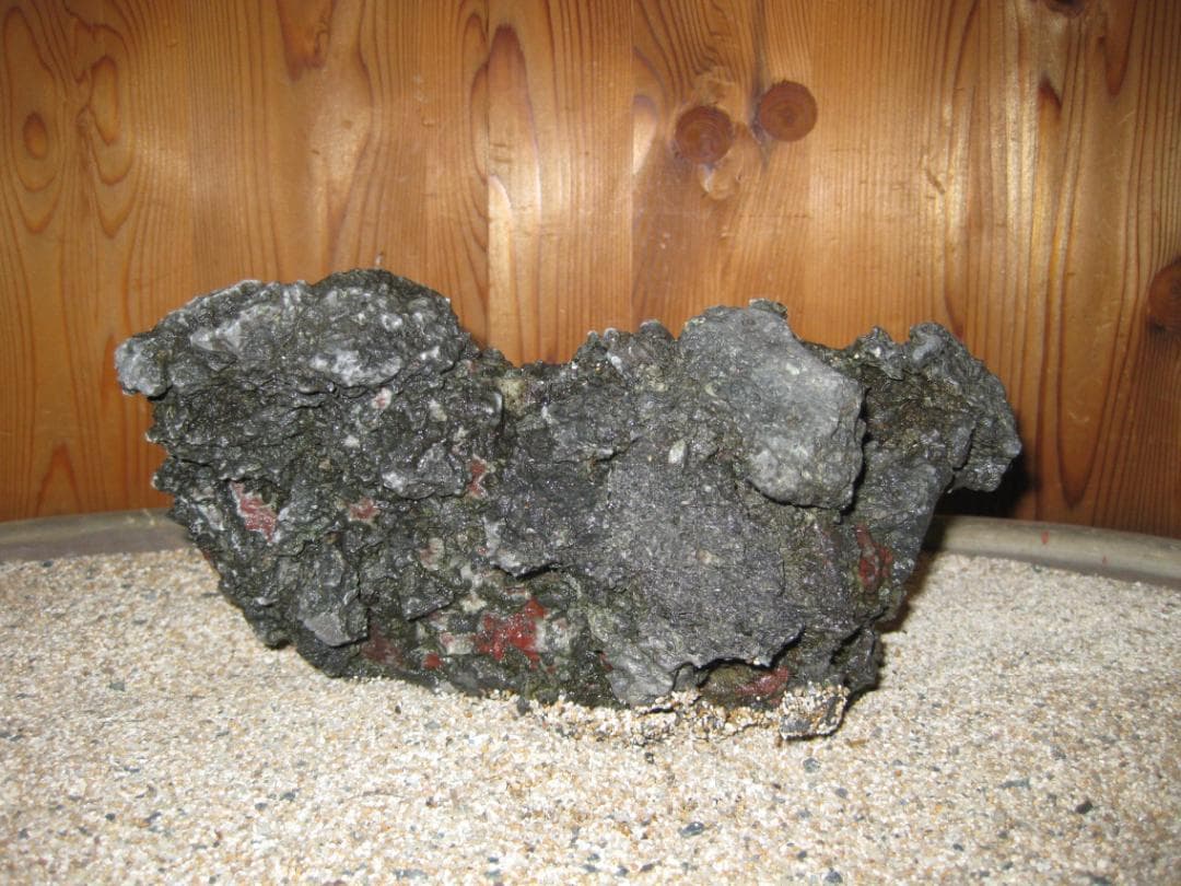 稲*曽様 水石　産地不詳　11cm x 23 x 11cm